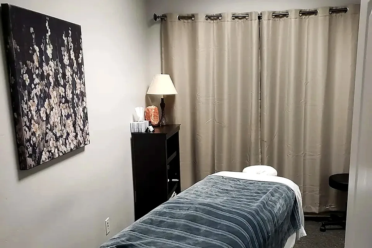 massage therapy room california oaks chiropractic image 1