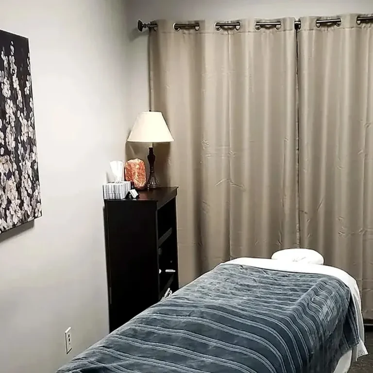 Home 21 massage-therapy_room-california-oaks-chiropractic-image